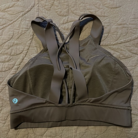 EUC Lululemon bra with removable cups - Picture 2 of 5